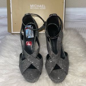 BRAND NEW Michael Kors Women’s Size 8 Silver Heels
